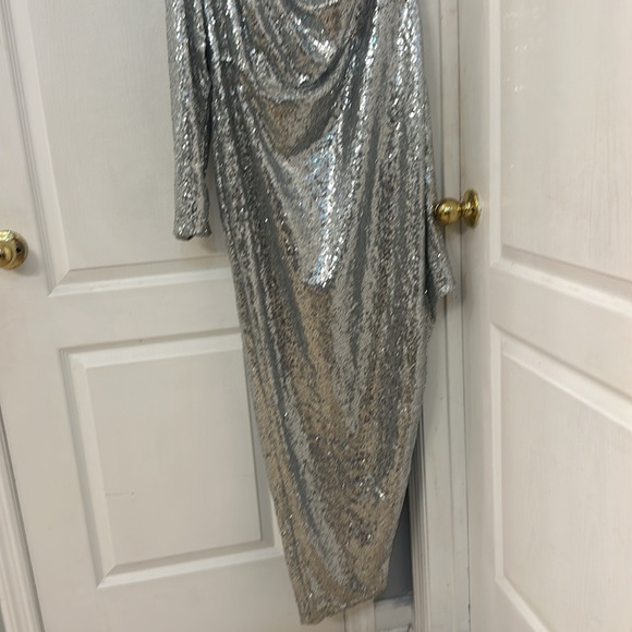 Eloquii | Strong Shoulder Sequin Dress With Slit - Picture 5 of 7